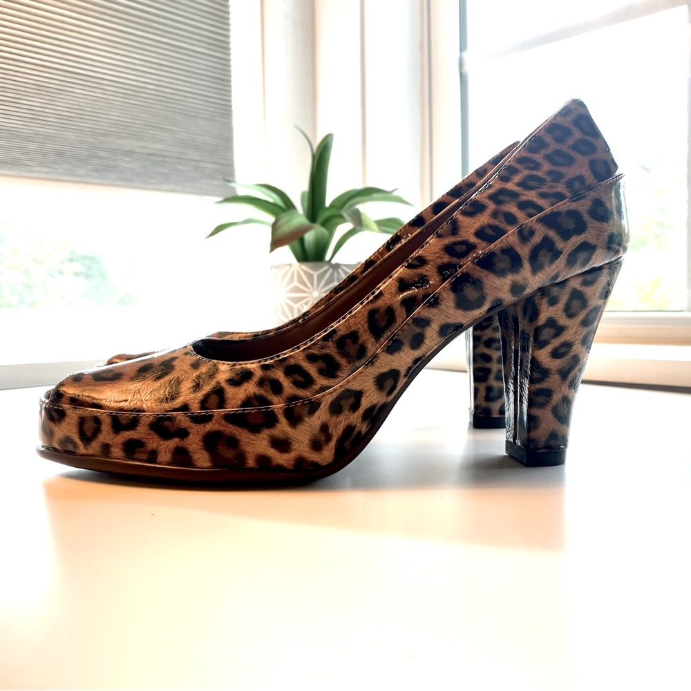 Aerosoles leopard print peep toe pump